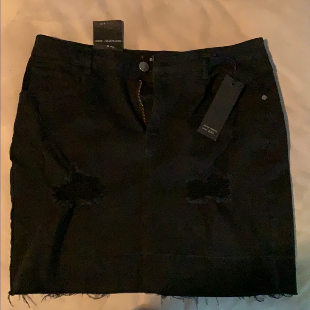 Black Skirt ( Brand New ) Never worm